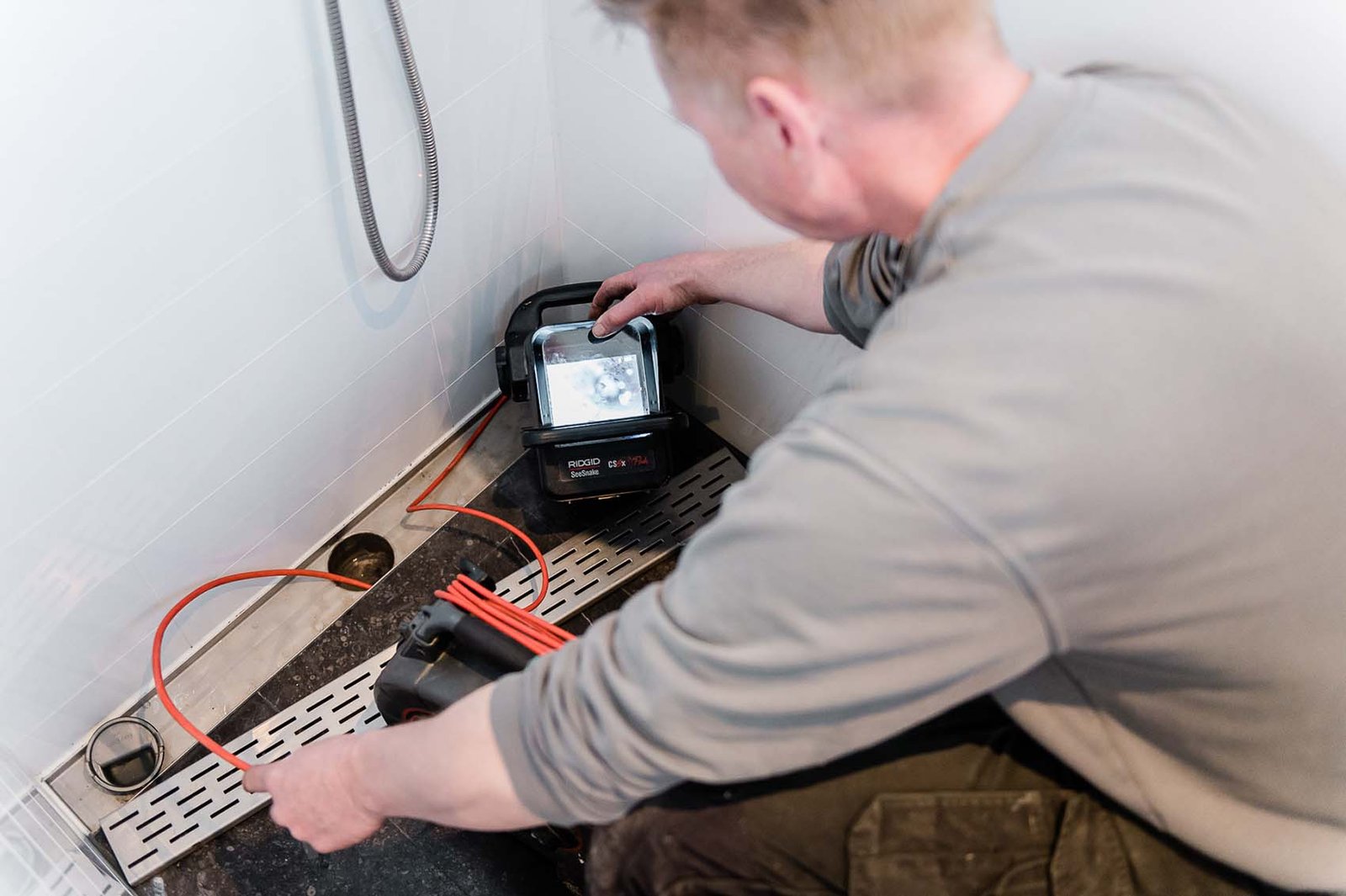 Zoetermeerse Loodgieter die lekkage opspoort